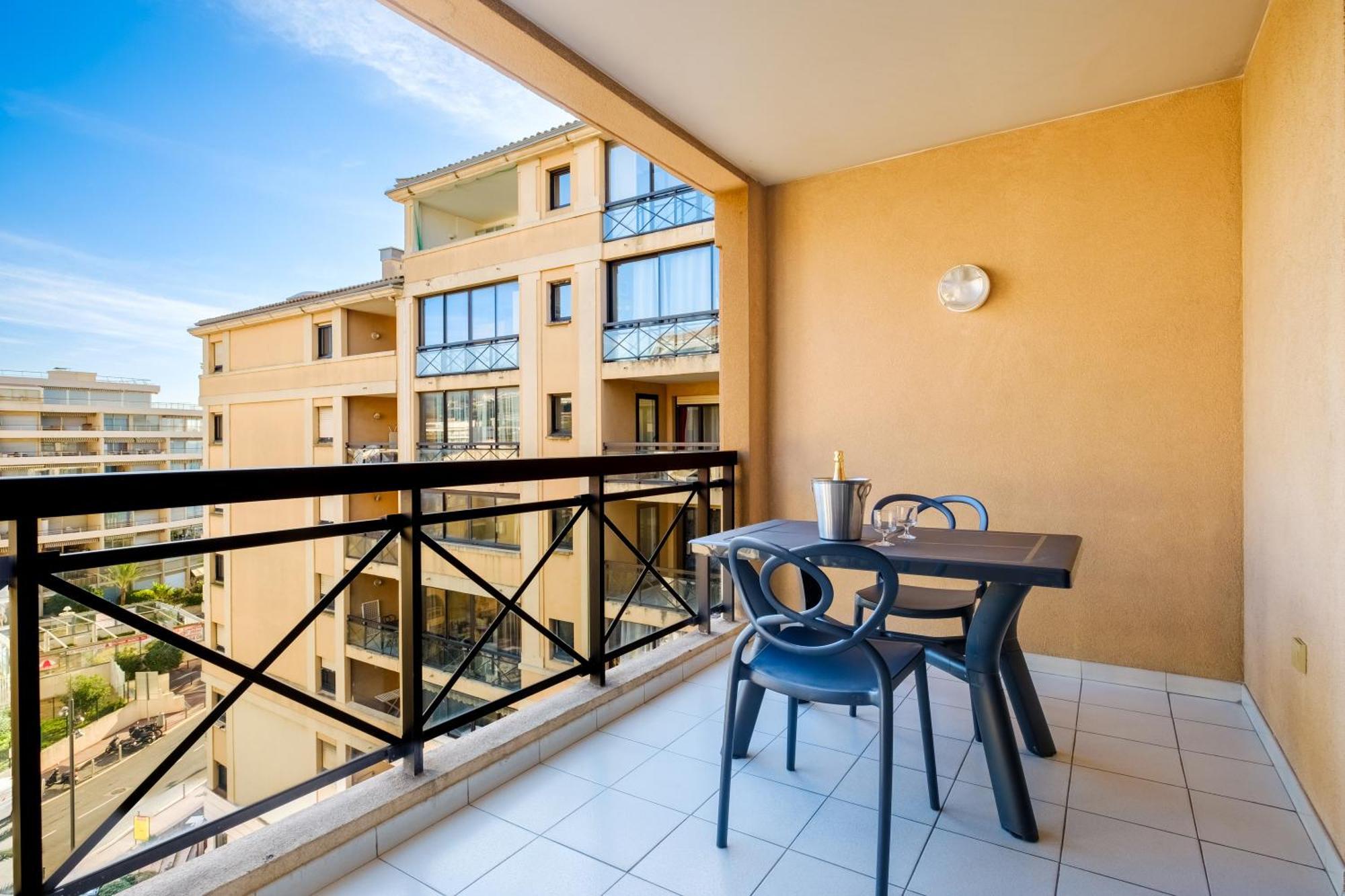 Residhotel Villa Maupassant Кан Екстериор снимка